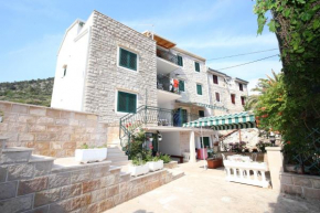 Apartments by the sea Bol, Brac - 13413